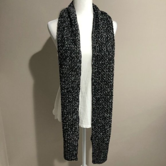 *Victoria's Secret Soft Black and White Knit Long Wrap Scarf